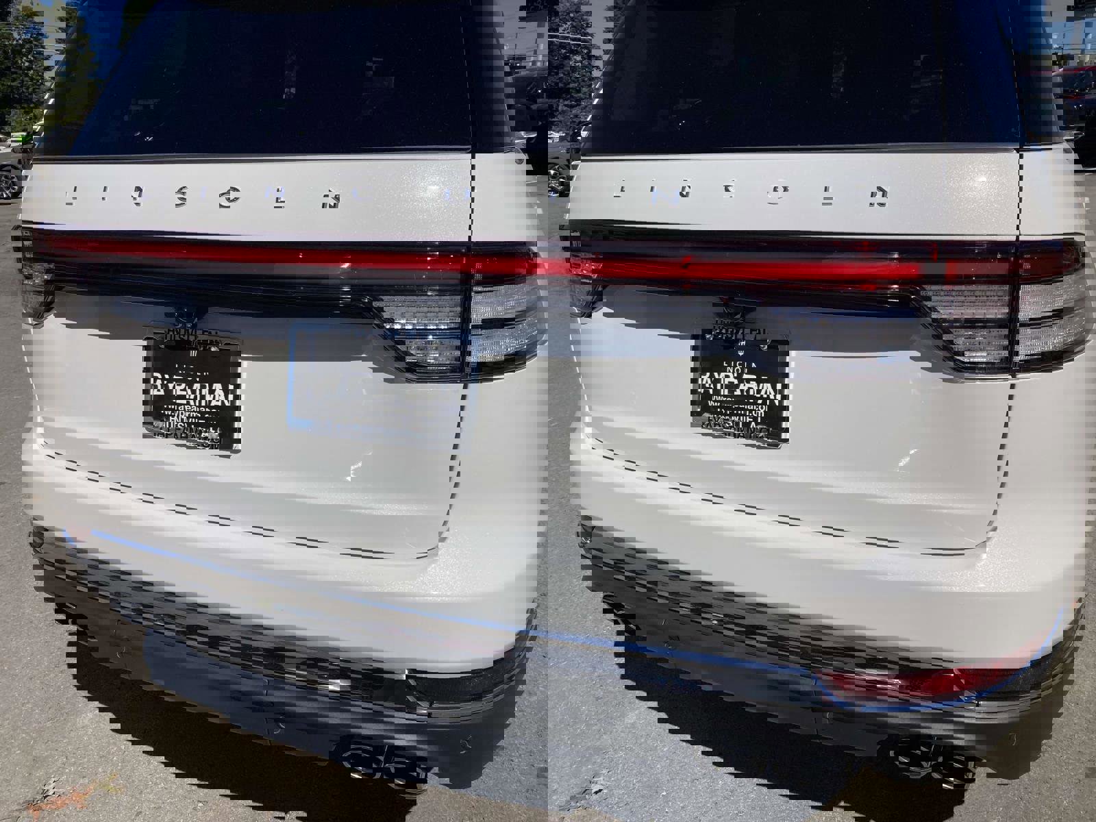 New 2026 Lincoln Aviator 2WD w/ Jet Appearance Package image 4