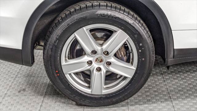 Used 2014 Porsche Cayenne Platinum Edition AWD/4WD image 31
