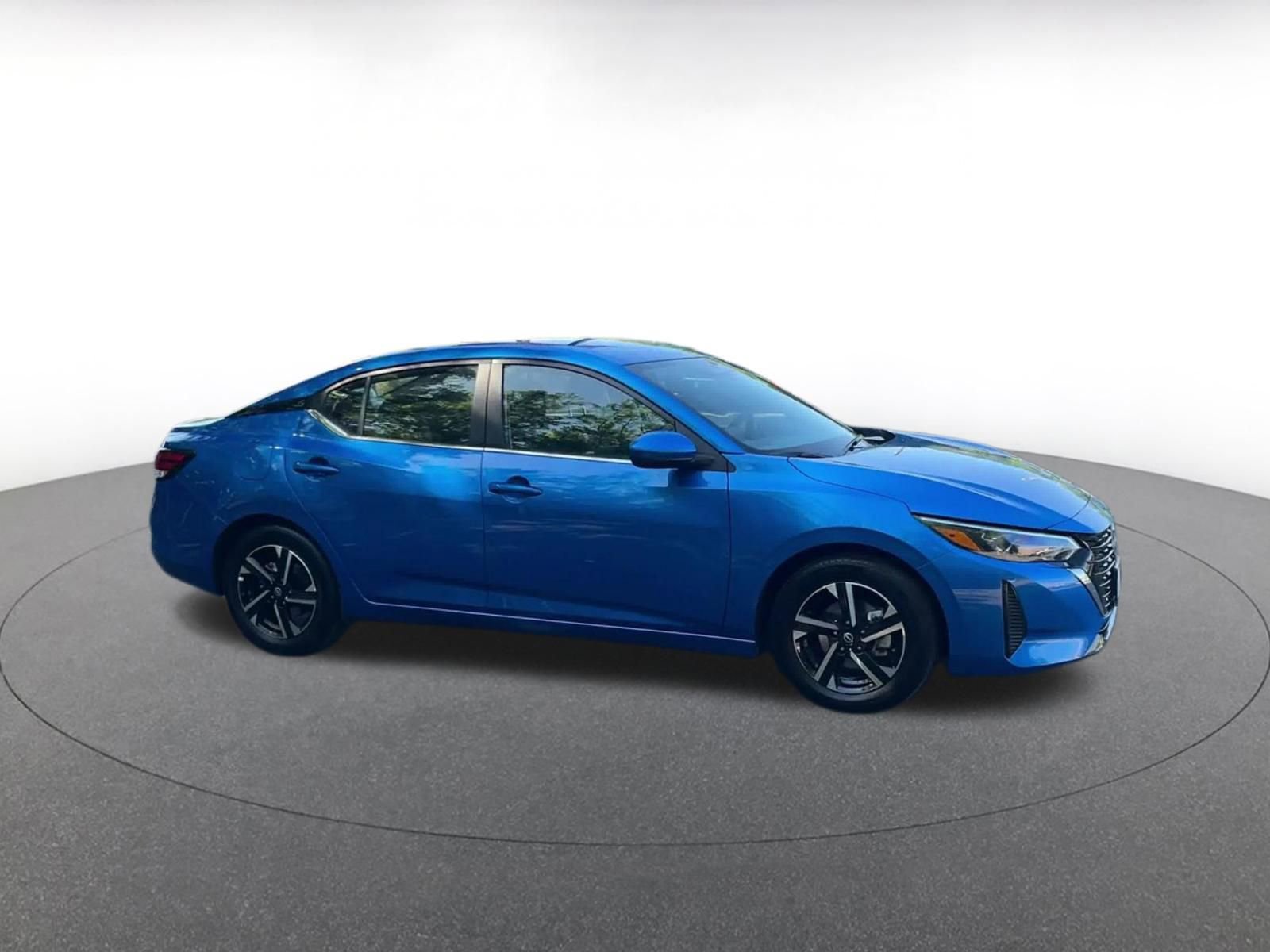 Used 2025 Nissan Sentra SV FWD image 2