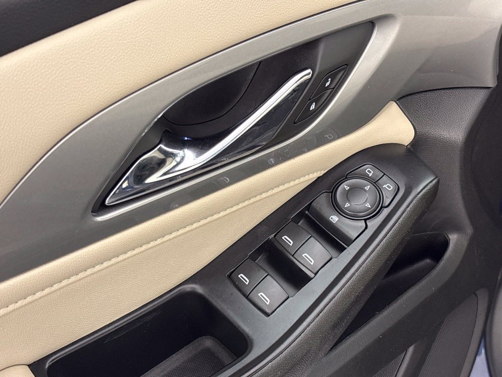 Used 2022 Chevrolet Traverse LS FWD image 31