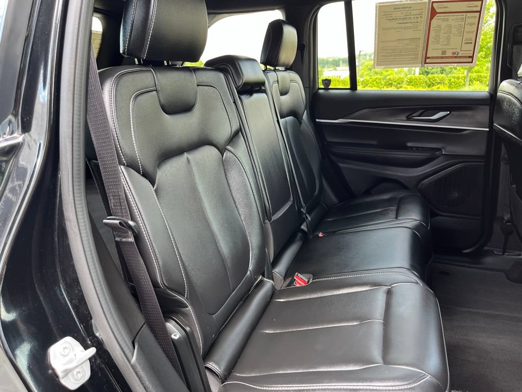 Used 2025 Jeep Grand Cherokee Limited AWD/4WD image 22