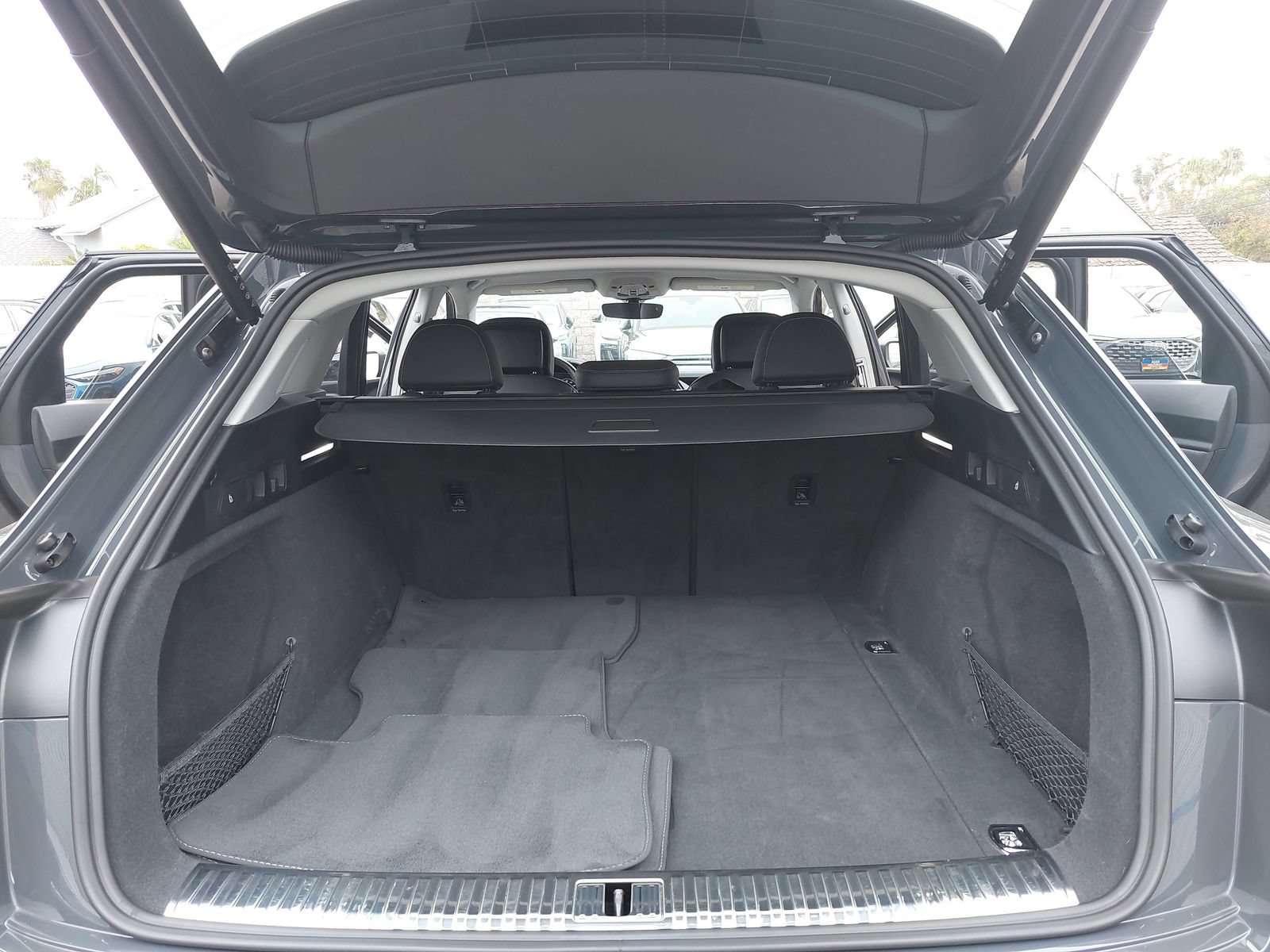 Used 2024 Audi Q8 e-tron Premium Plus w/ Premium Plus Package AWD/4WD image 12