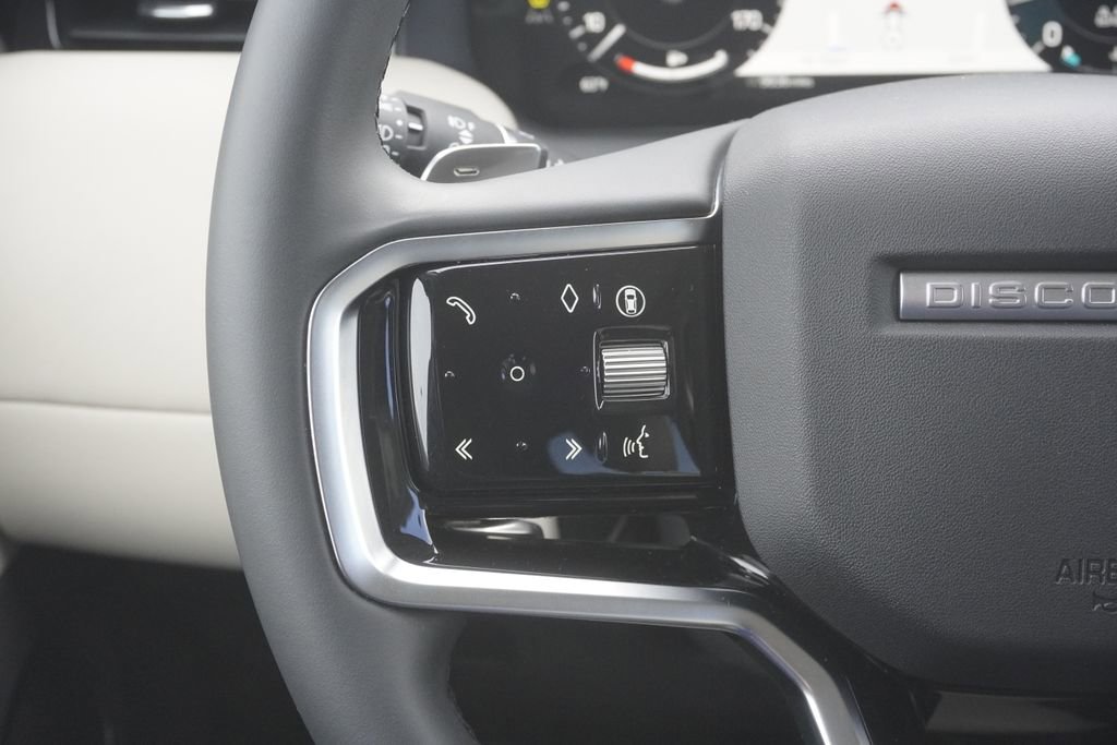 Used 2025 Land Rover Discovery Sport S image 12