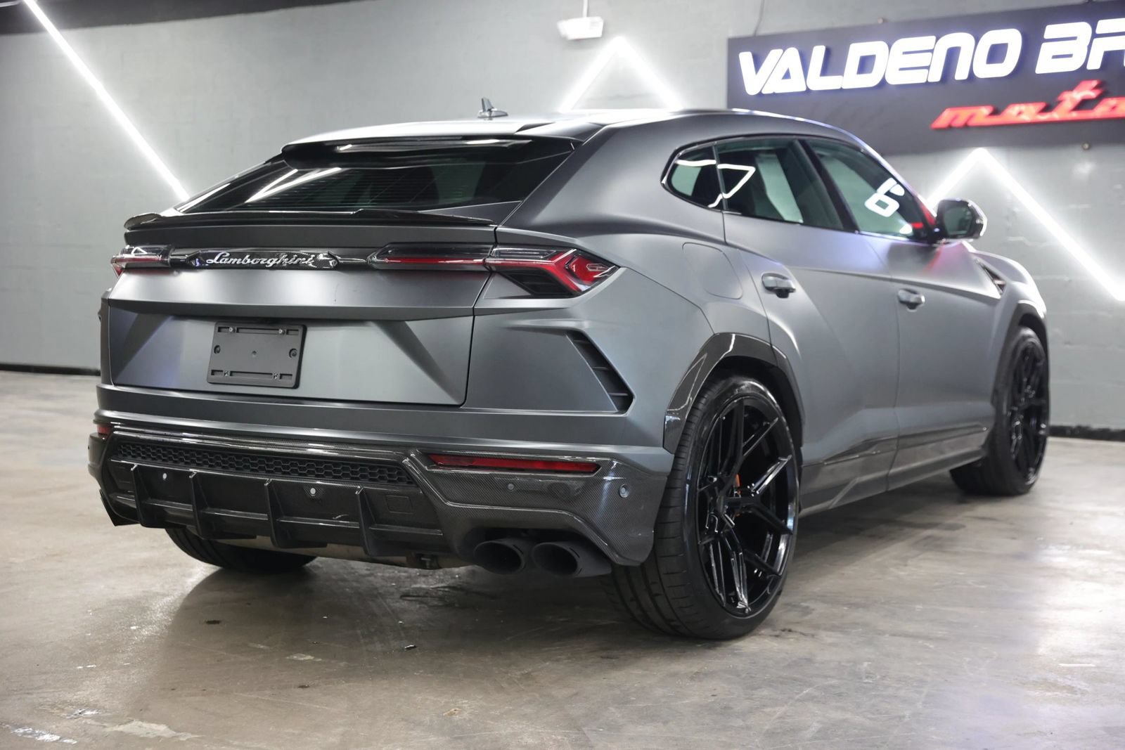 Used 2020 Lamborghini Urus AWD/4WD image 26