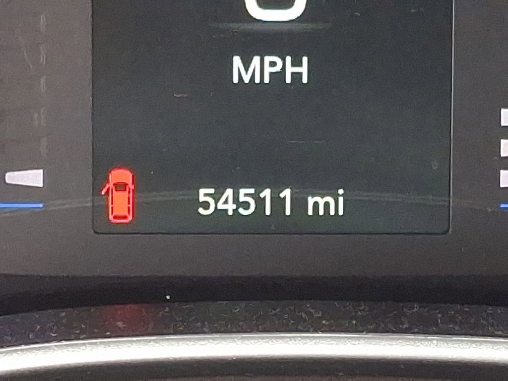 Used 2023 Chrysler Voyager LX image 20