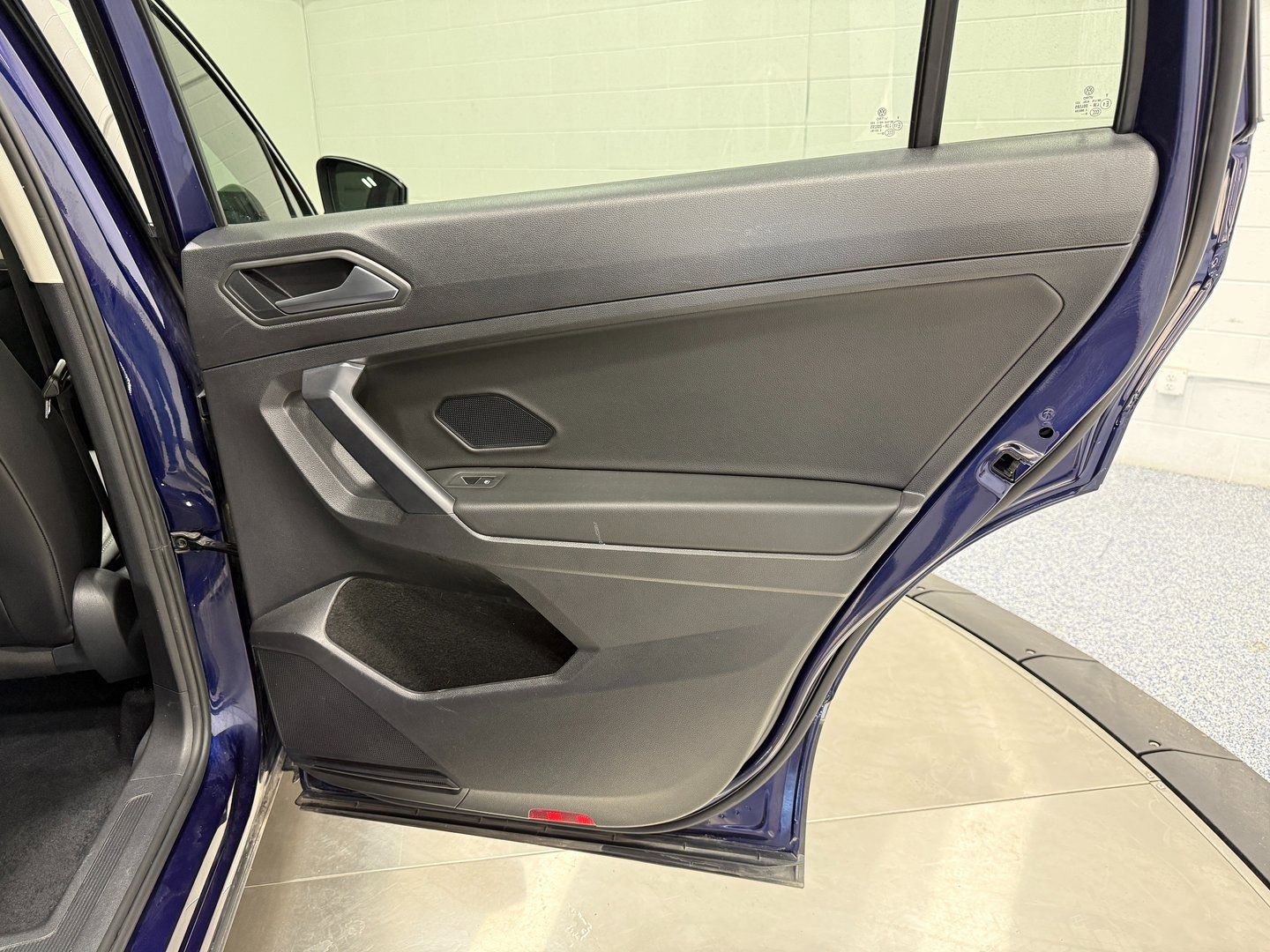 Used 2021 Volkswagen Tiguan SE image 33