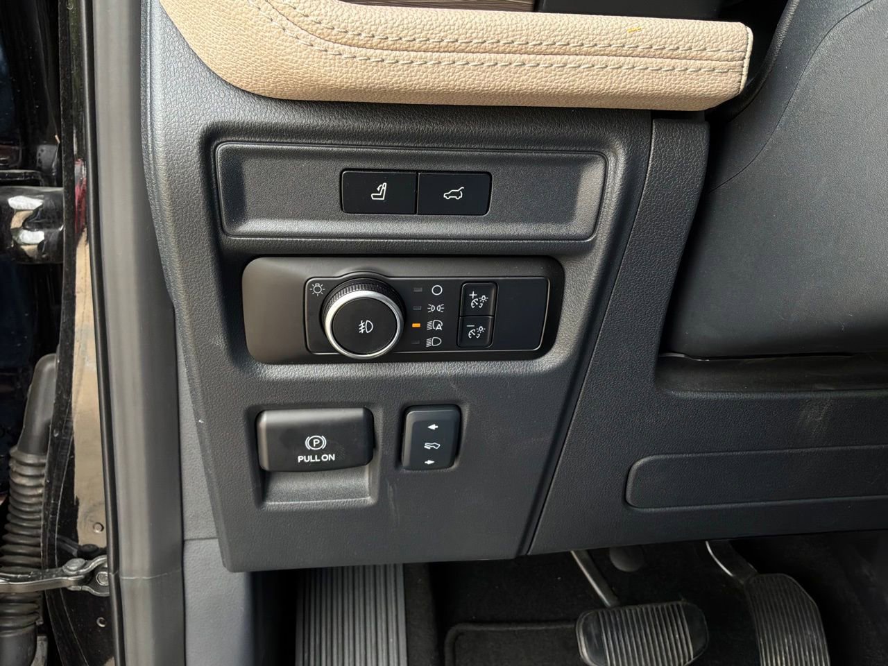 Used 2024 Ford Expedition Limited AWD/4WD image 24