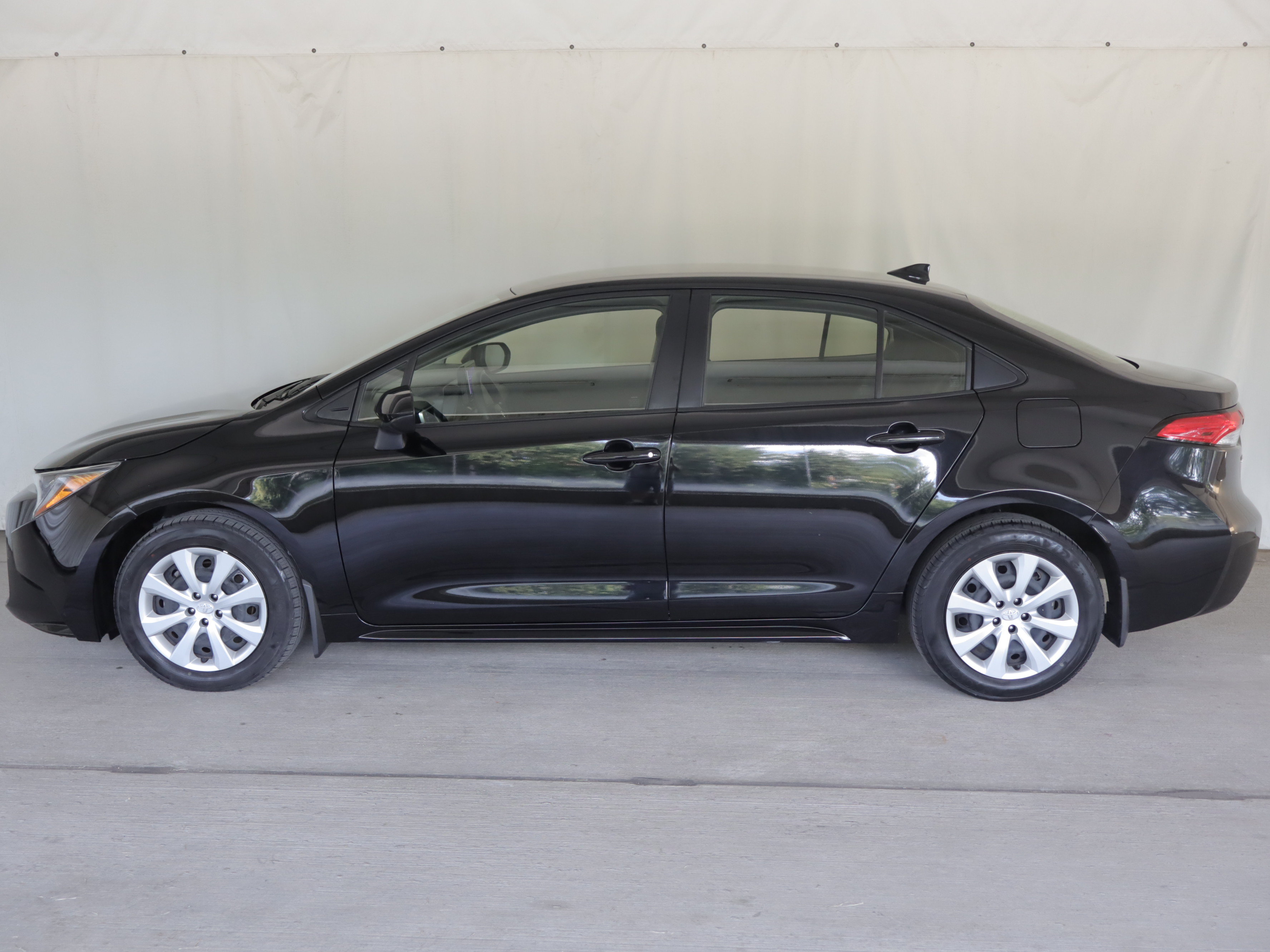 Used 2023 Toyota Corolla LE w/ Carpet Mat Package (TMS) FWD image 23