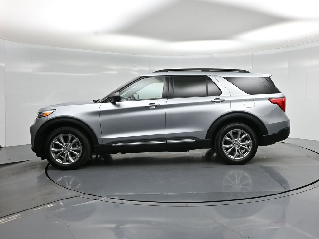 Used 2023 Ford Explorer XLT w/ Equipment Group 202A AWD/4WD image 29