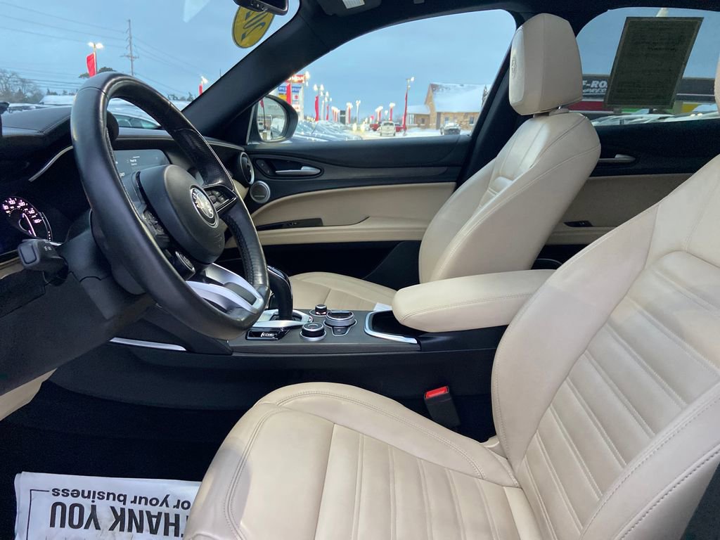 Used 2023 Alfa Romeo Stelvio Ti Lusso w/ Quick Order Package 22X Lusso image 10