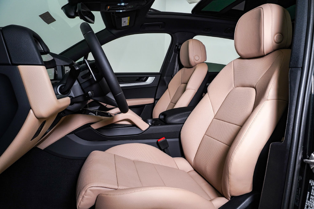 New 2026 Porsche Cayenne AWD/4WD image 5