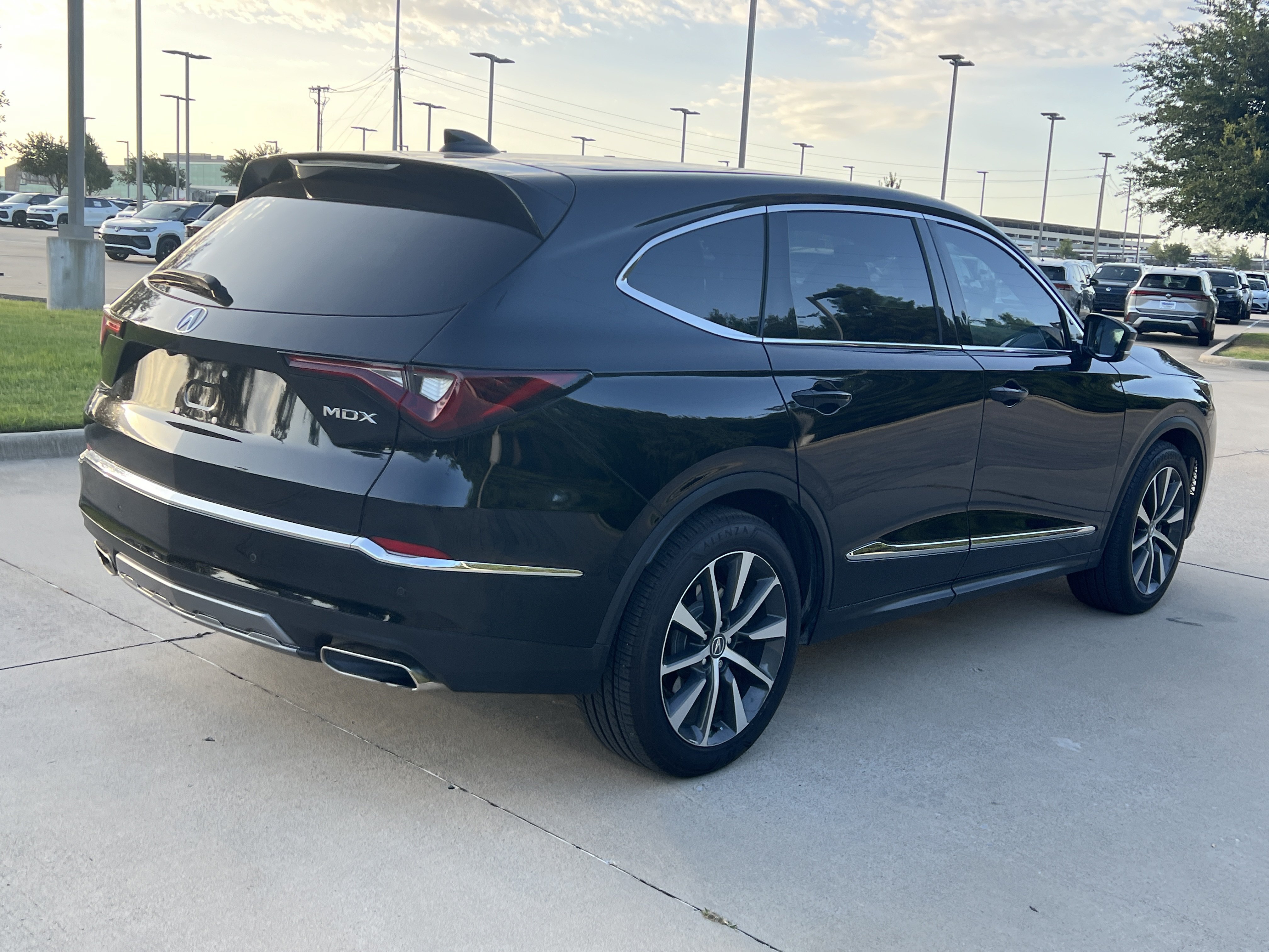Used 2025 Acura MDX w/ Technology Package FWD image 9
