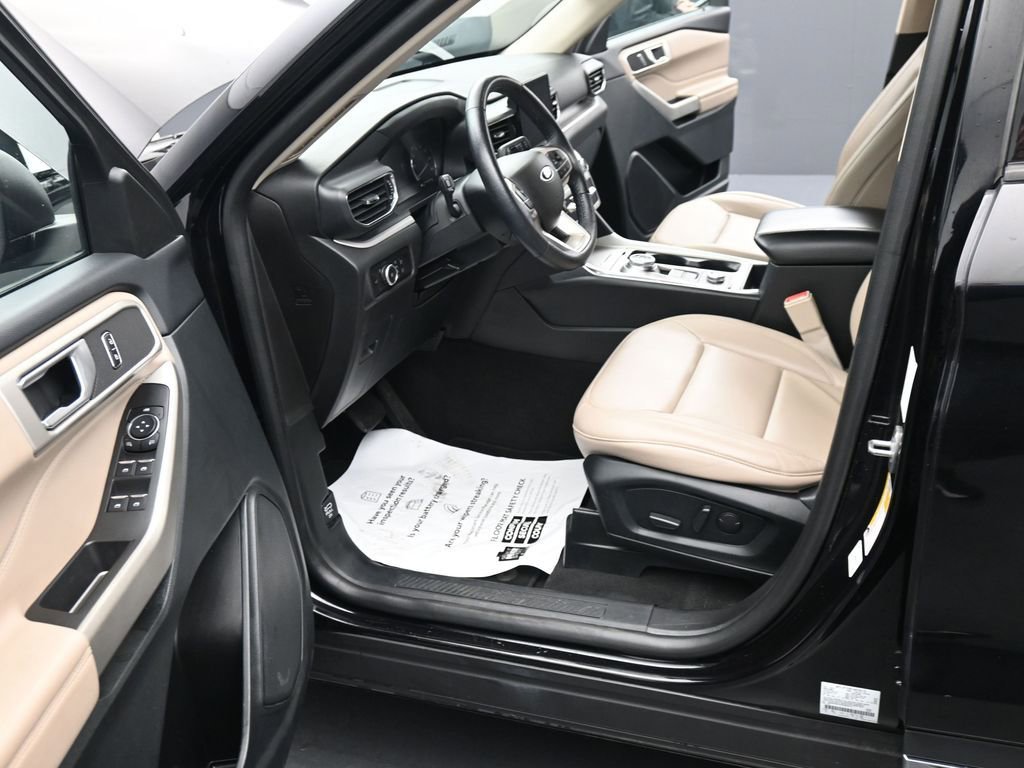 Used 2023 Ford Explorer XLT w/ Equipment Group 202A image 15