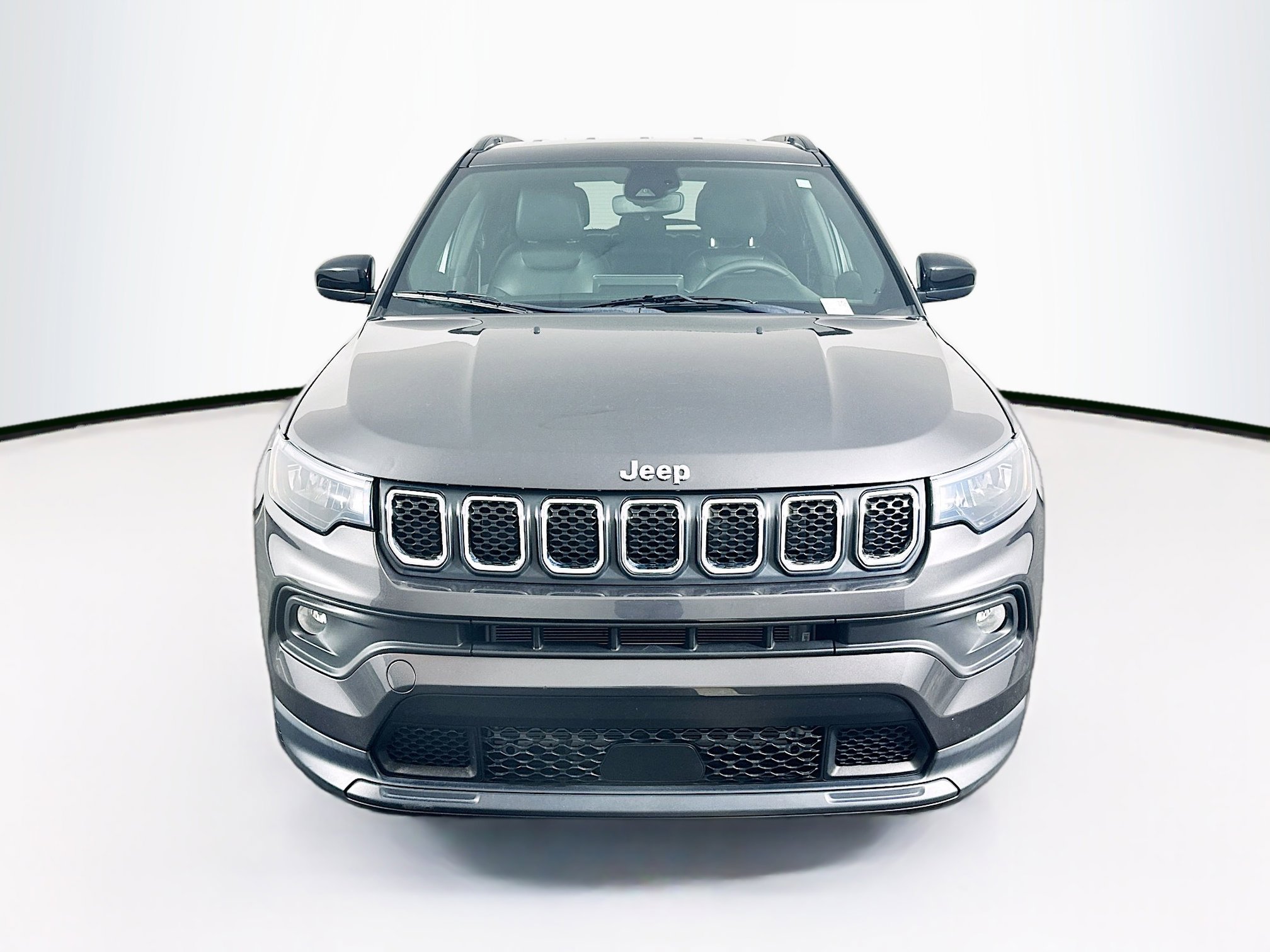 Used 2023 Jeep Compass Latitude AWD/4WD image 2