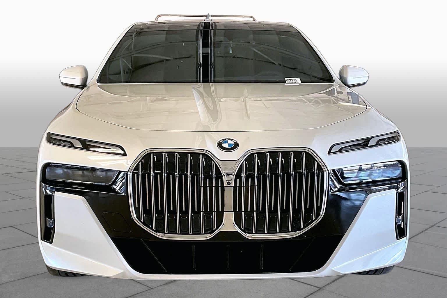 Used 2023 BMW 760i xDrive AWD/4WD image 3