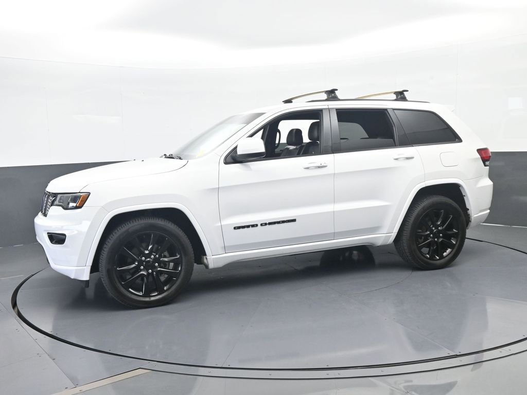 Used 2018 Jeep Grand Cherokee Altitude image 2