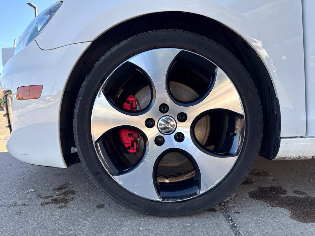 Used 2011 Volkswagen Golf 2-Door FWD image 27