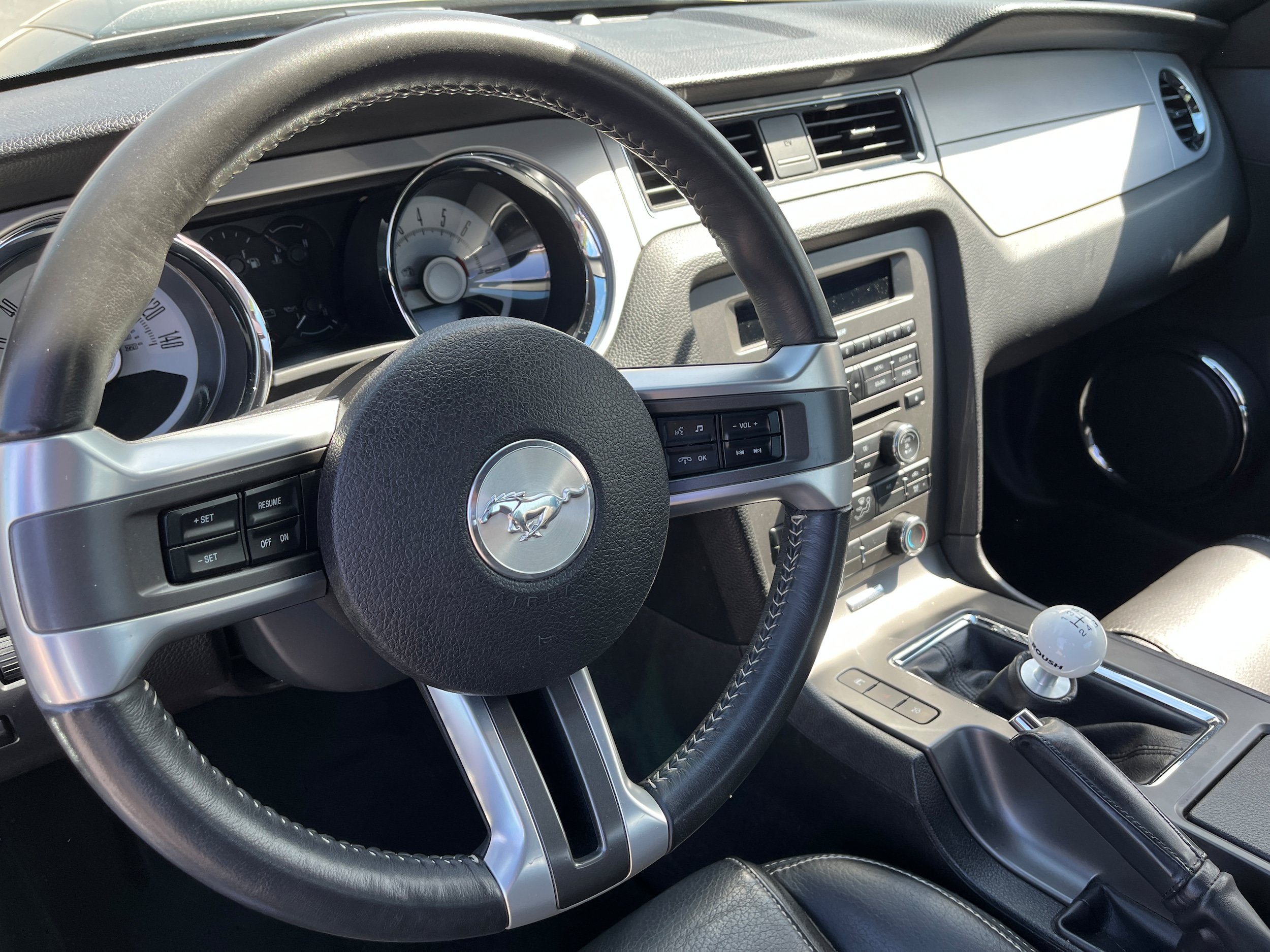 Used 2010 Ford Mustang GT Premium RWD image 7