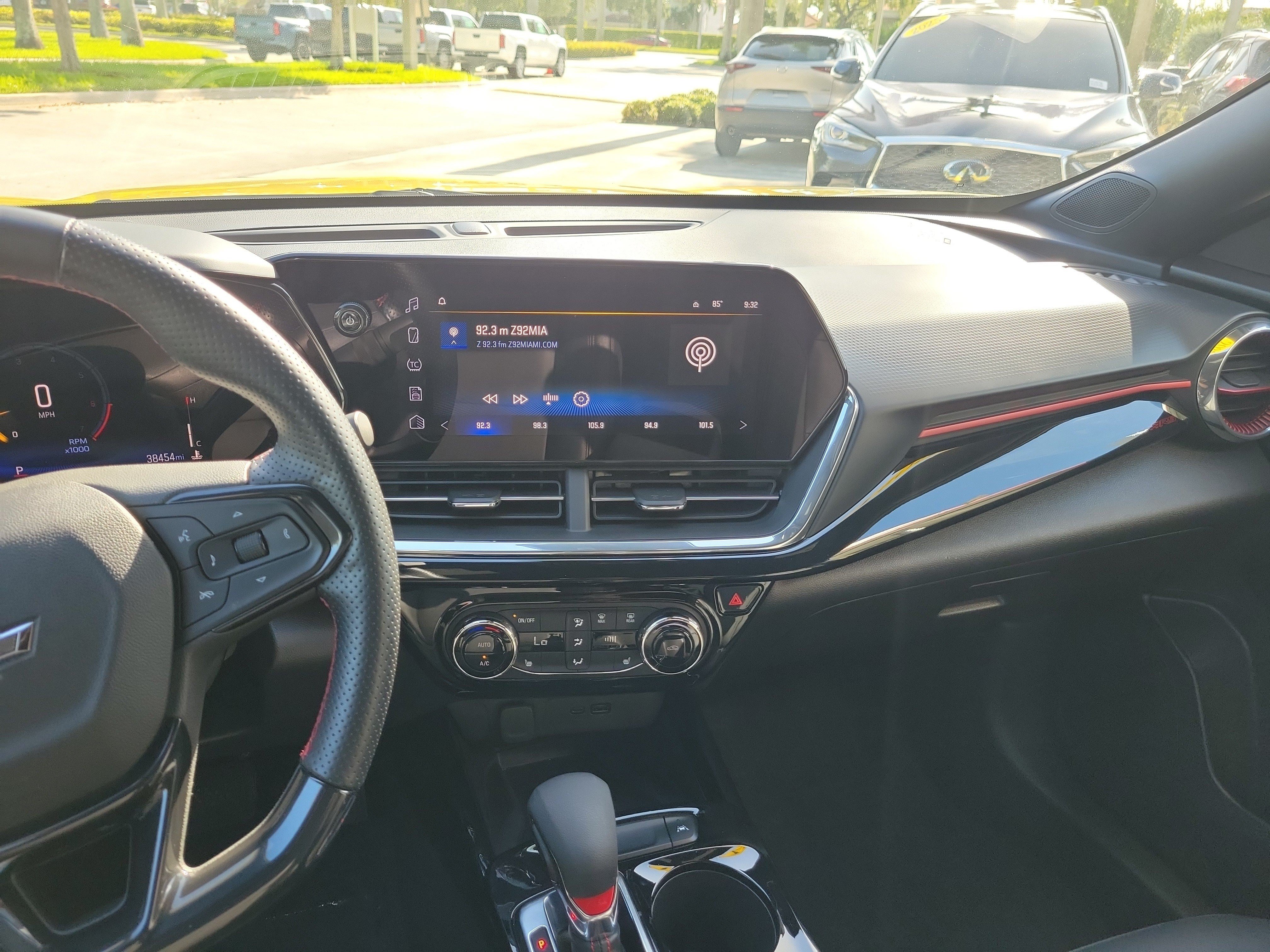 Used 2024 Chevrolet Trax RS w/ Sunroof Package FWD image 18