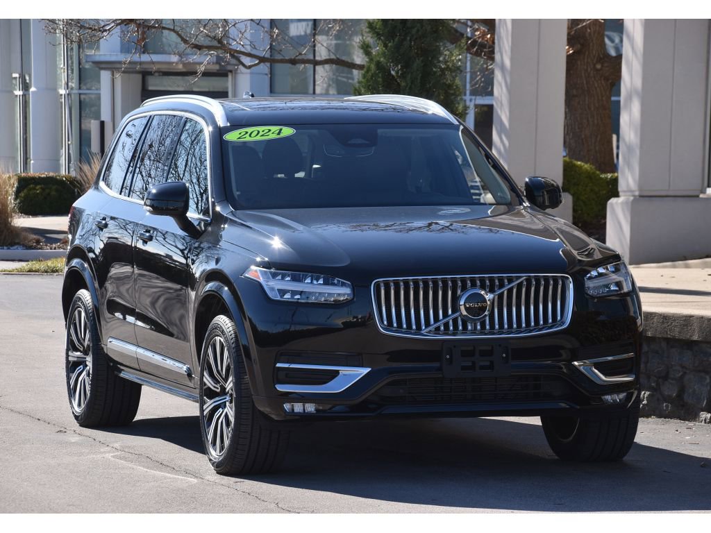 Certified 2024 Volvo XC90 B6 Plus image 2