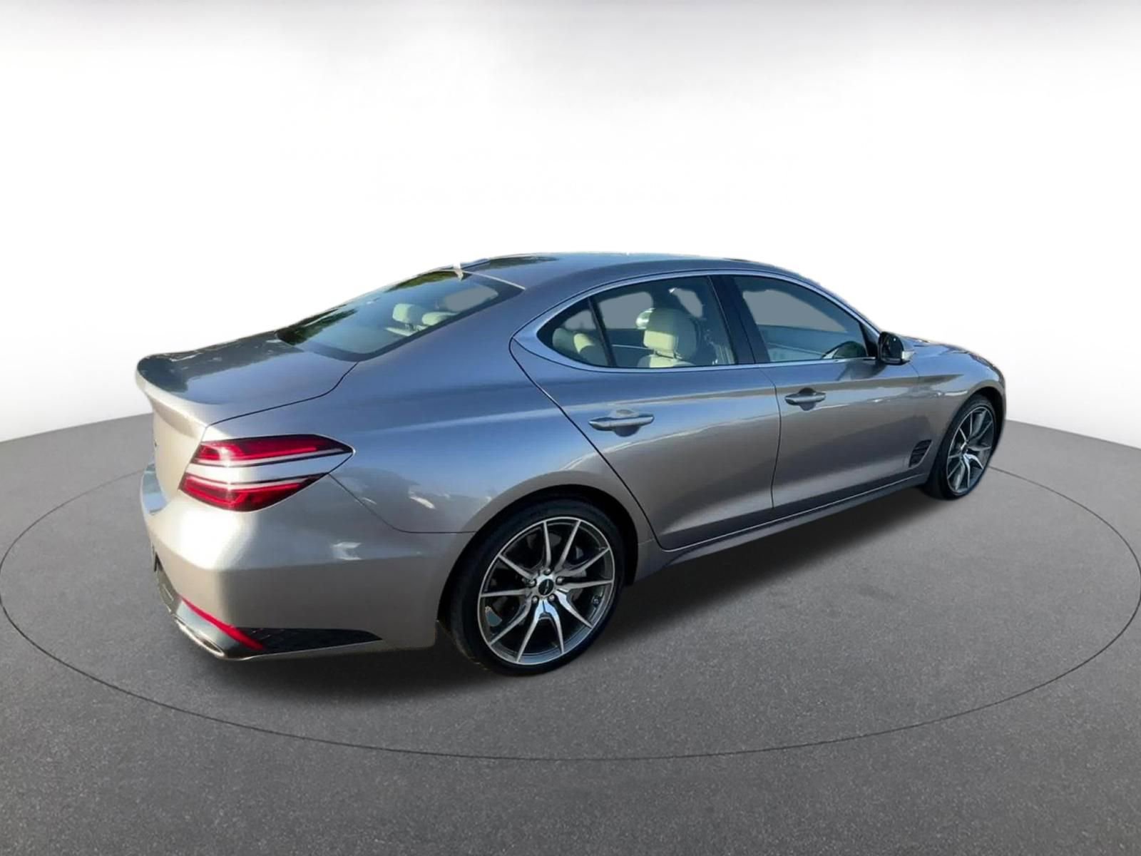Used 2025 Genesis G70 2.5T image 14