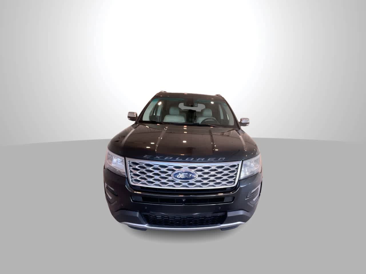 Used 2016 Ford Explorer Platinum AWD/4WD image 3