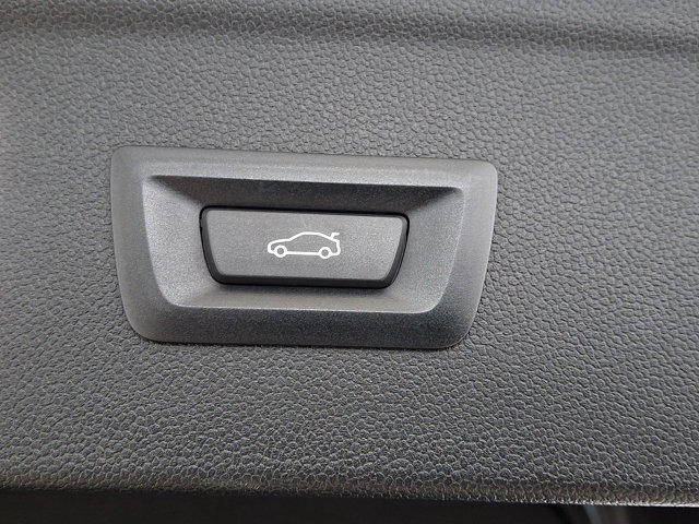 Certified 2025 BMW iX xDrive50 w/ Premium Package image 32