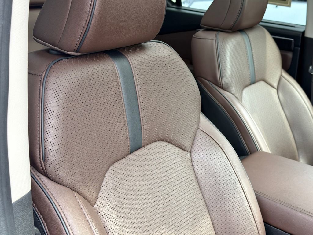 Used 2023 Honda Pilot Elite image 11