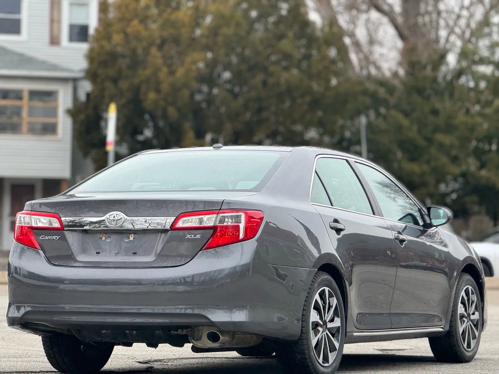 Used 2014 Toyota Camry XLE w/ Leather Package FWD image 7