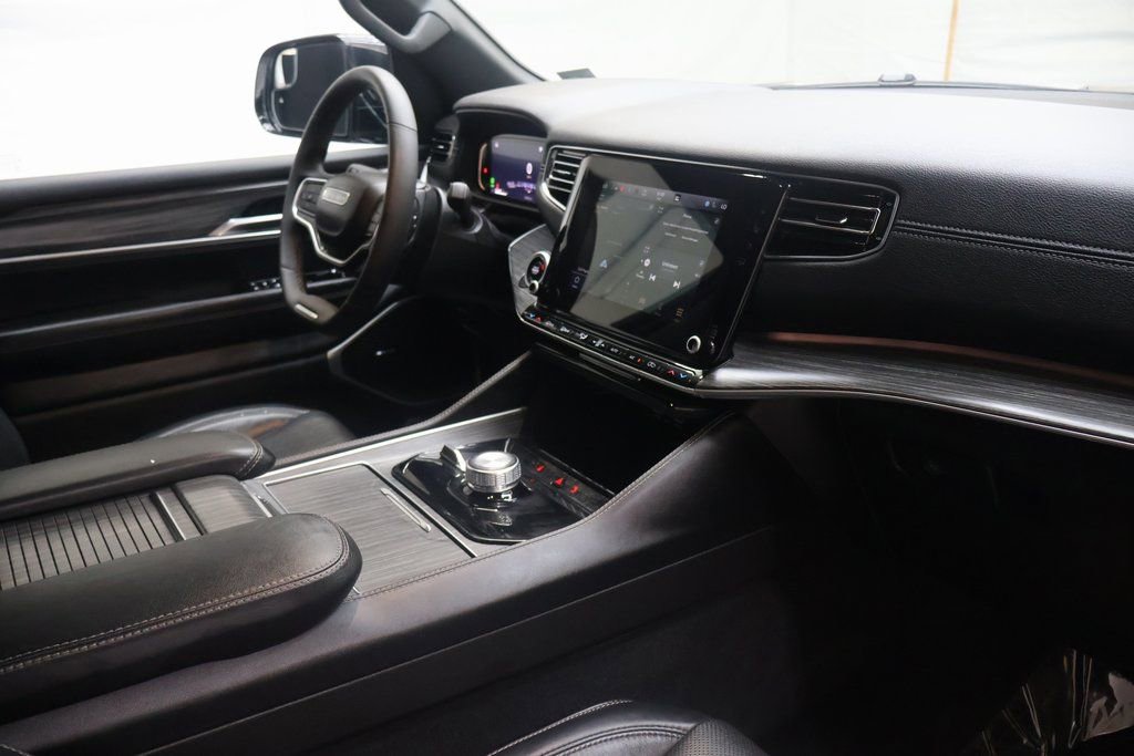 Used 2024 Jeep Wagoneer Series II w/ Flexible Seating Group image 12