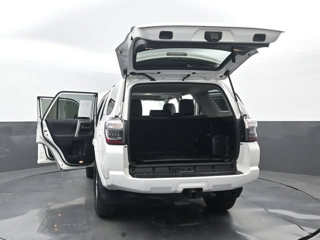 Used 2020 Toyota 4Runner SR5 Premium w/ Moonroof Package AWD/4WD image 37