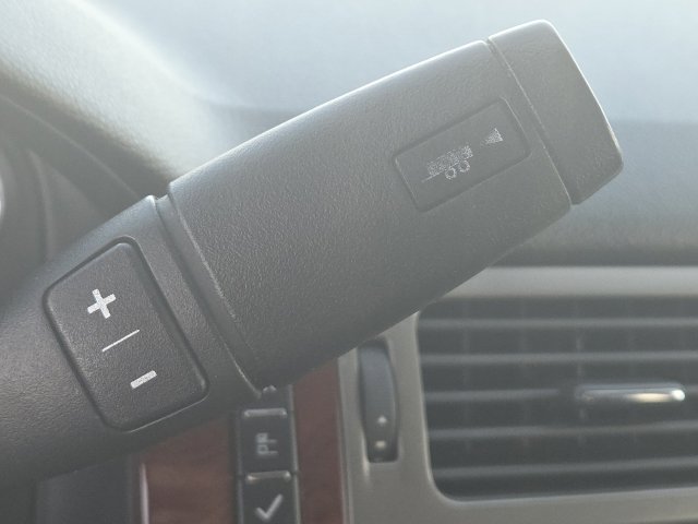 Used 2012 GMC Yukon XL SLT w/ SLT-2 Equipment Package image 3