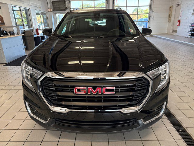 Used 2023 GMC Terrain SLE w/ Driver Convenience Package image 8
