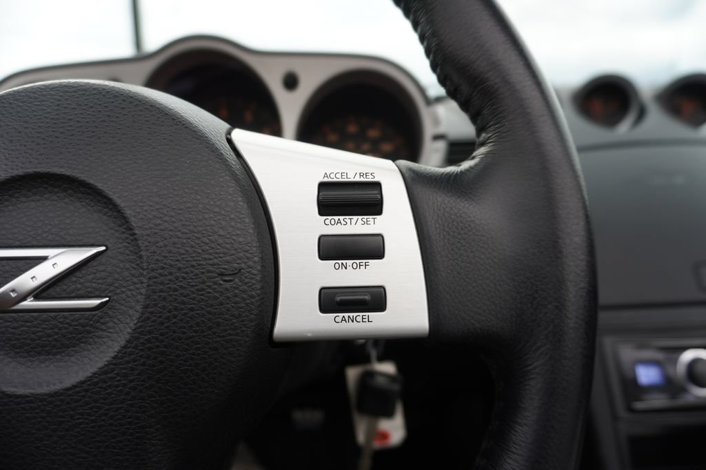 Used 2004 Nissan 350Z Enthusiast RWD image 22