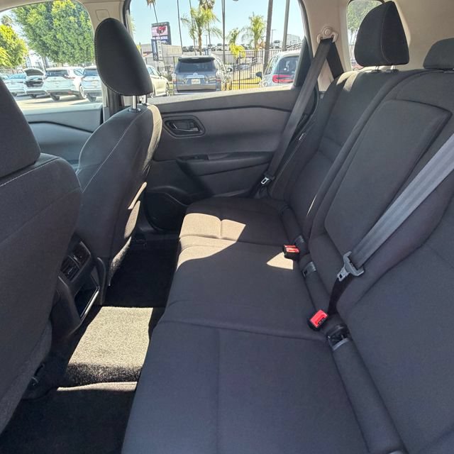 Used 2024 Nissan Rogue S FWD image 31