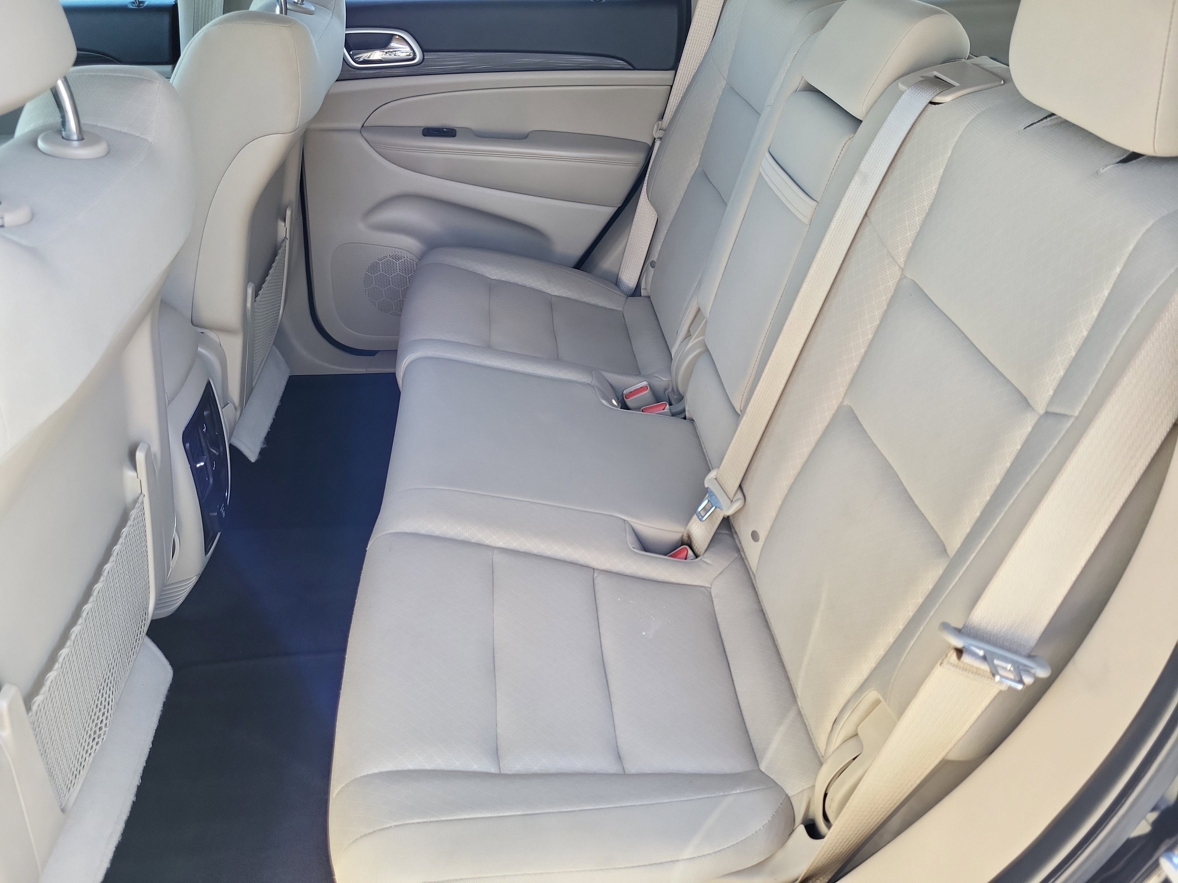 Used 2022 Jeep Grand Cherokee Laredo E w/ Security & Convenience Group image 23