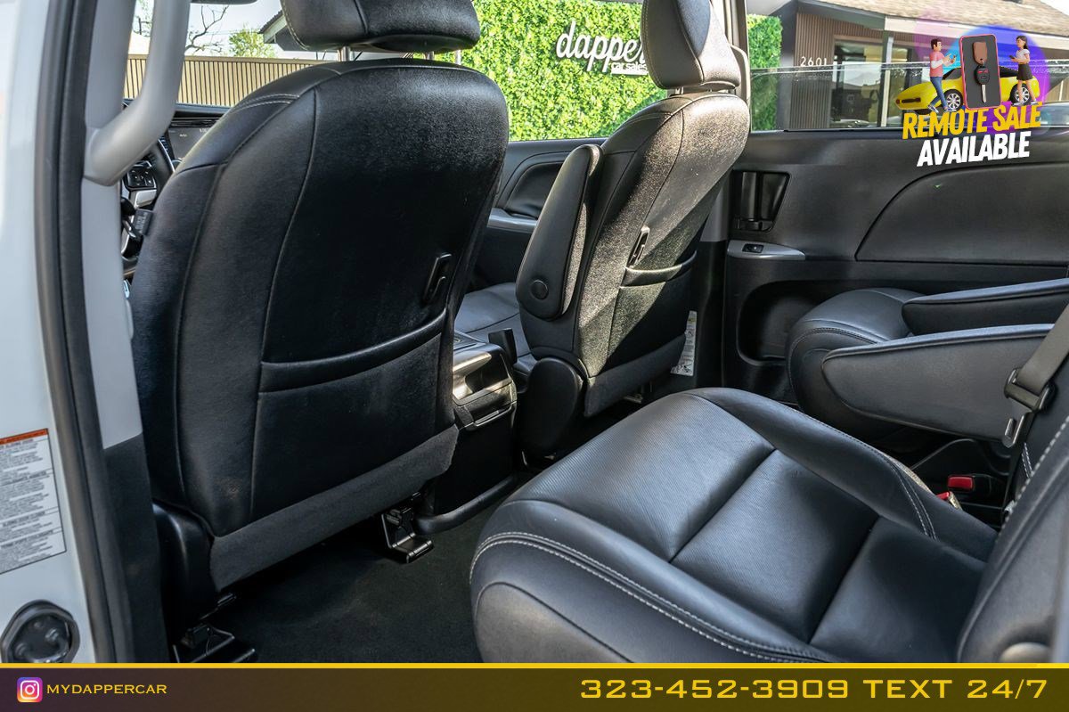 Used 2017 Toyota Sienna SE FWD image 14