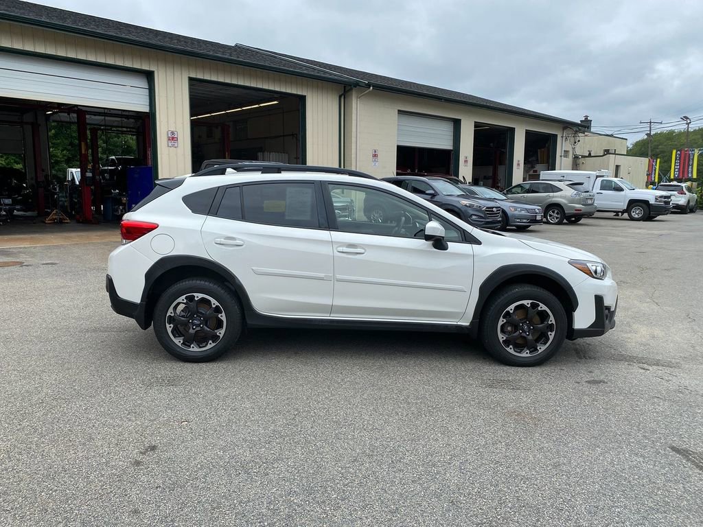 Used 2022 Subaru Crosstrek 2.0i Premium w/ Moonroof Package image 4