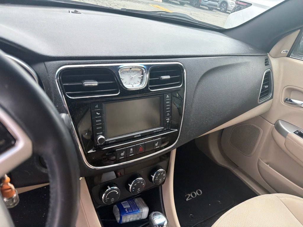 Used 2014 Chrysler 200 Limited FWD image 14