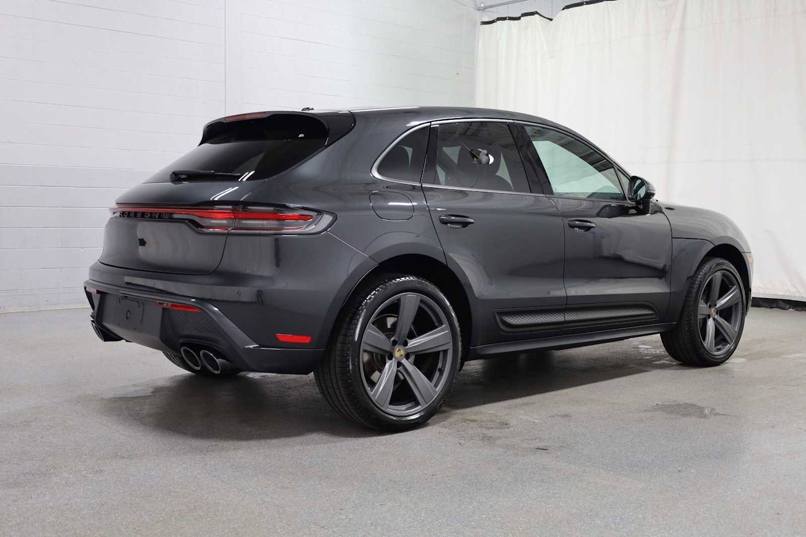 Certified 2024 Porsche Macan AWD/4WD image 9