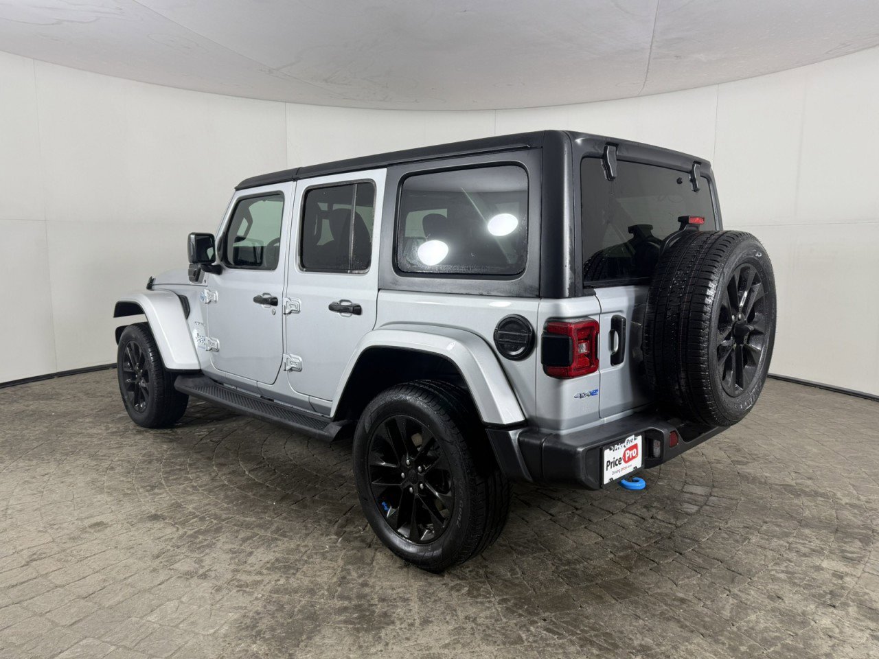 Used 2023 Jeep Wrangler Sahara w/ Cold Weather Group image 5