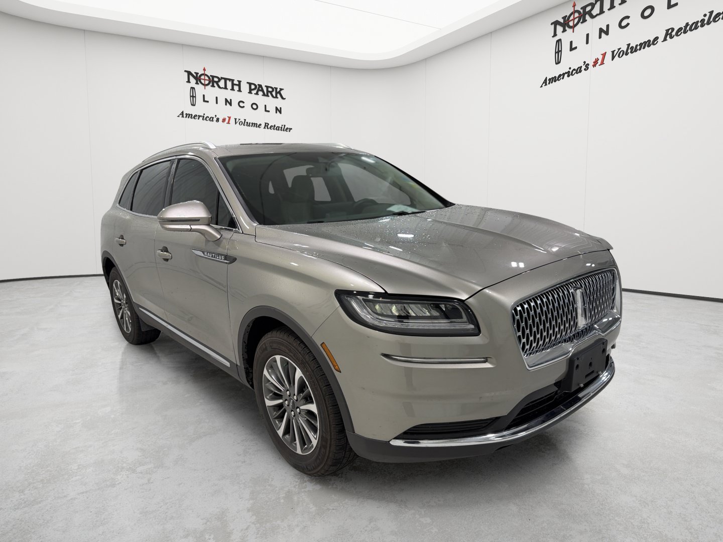Used 2023 Lincoln Nautilus AWD image 7