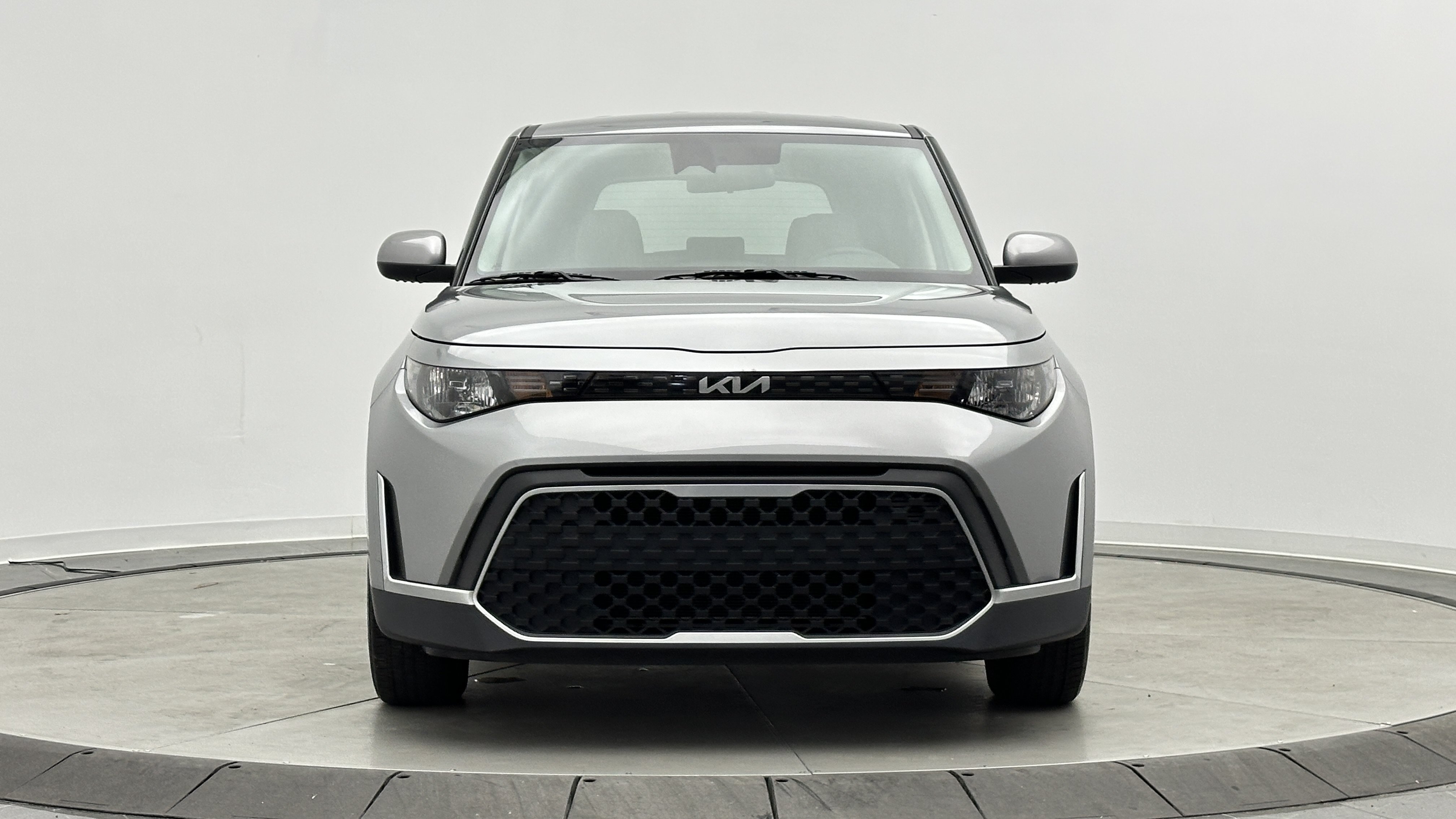 Used 2023 Kia Soul LX FWD image 2