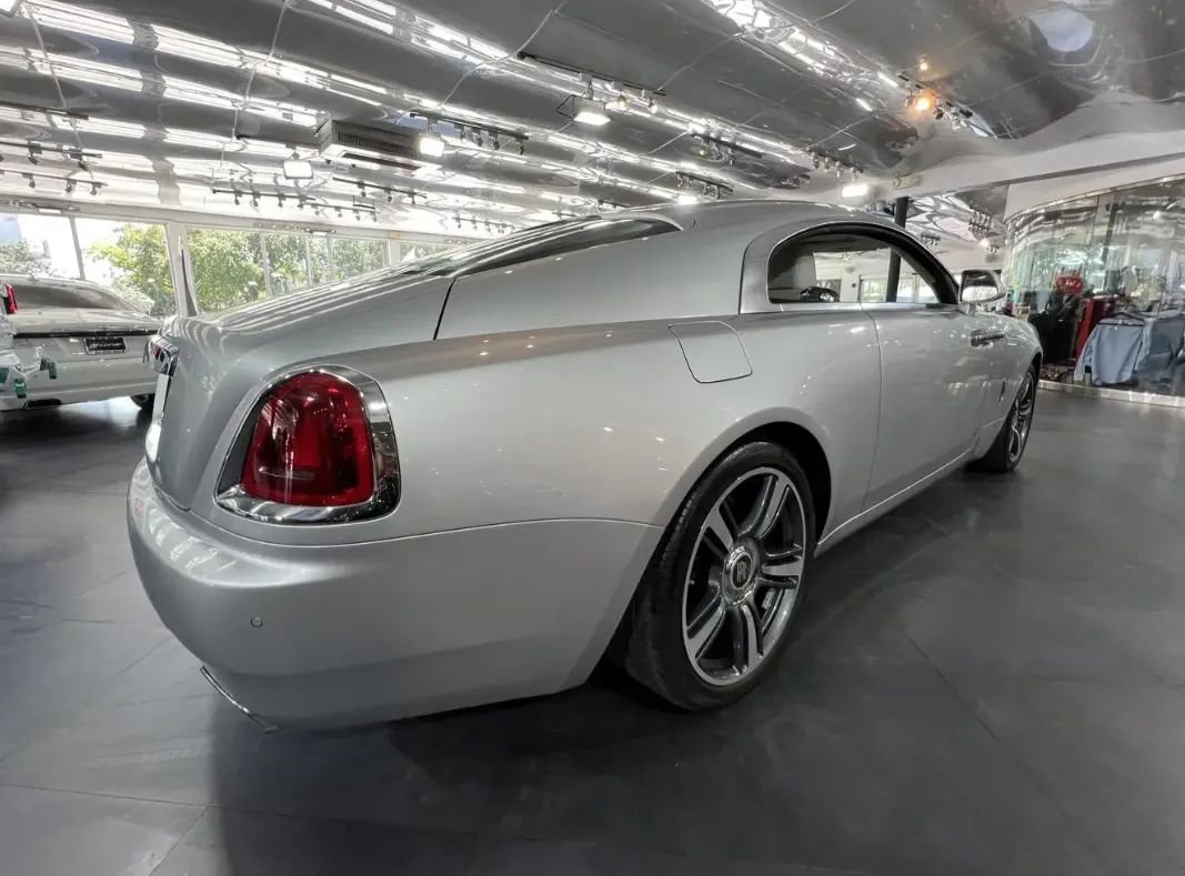 Used 2014 Rolls-Royce Wraith image 13