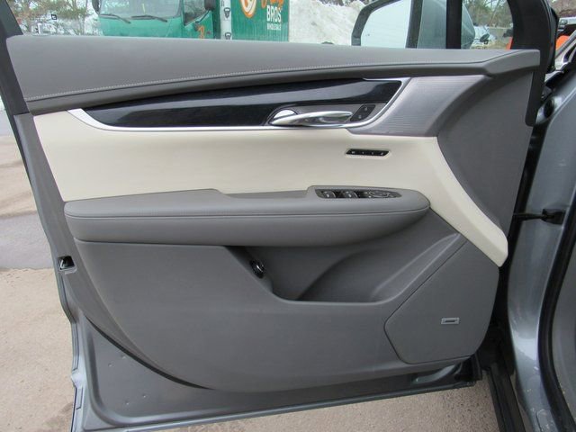 Used 2024 Cadillac XT6 Premium Luxury w/ Technology Package image 10