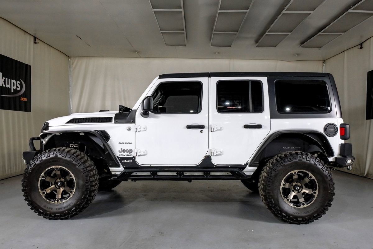 Used 2018 Jeep Wrangler Unlimited Sahara AWD/4WD image 11