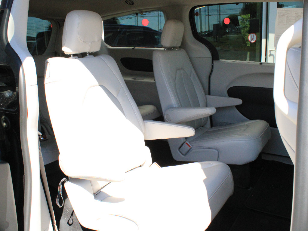 Certified 2021 Chrysler Pacifica Touring-L w/ Premium & Safety Sphere Group FWD image 27