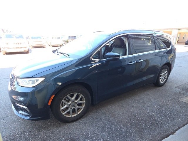 Used 2021 Chrysler Pacifica Touring-L w/ Uconnect Theater Family Group