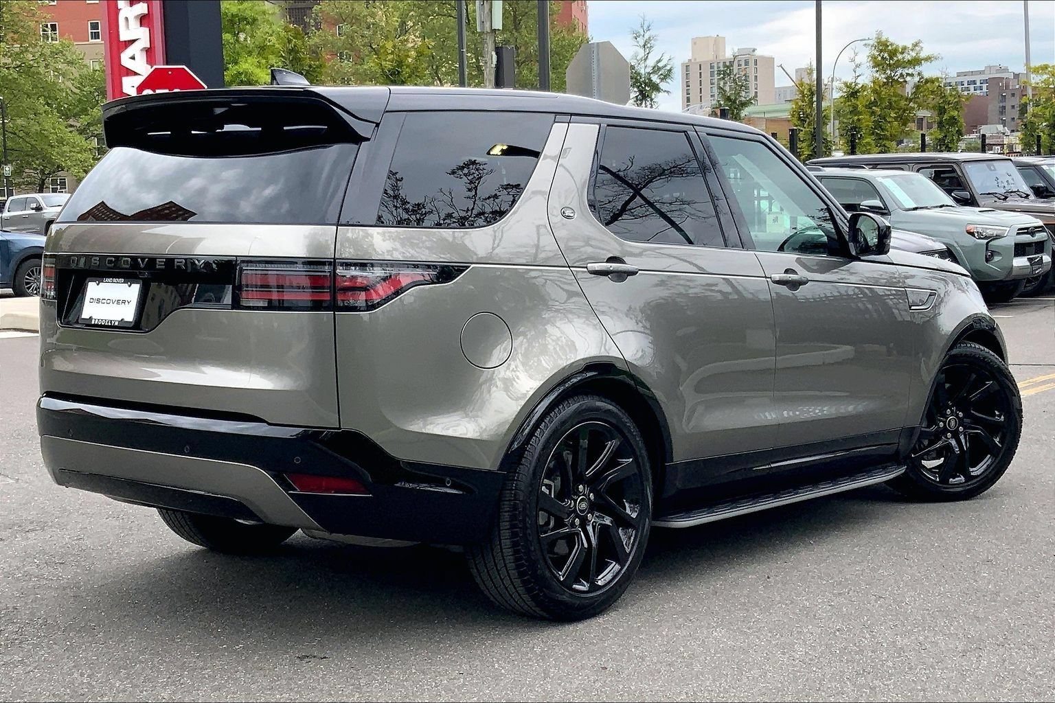 Certified 2025 Land Rover Discovery Dynamic SE AWD/4WD image 12