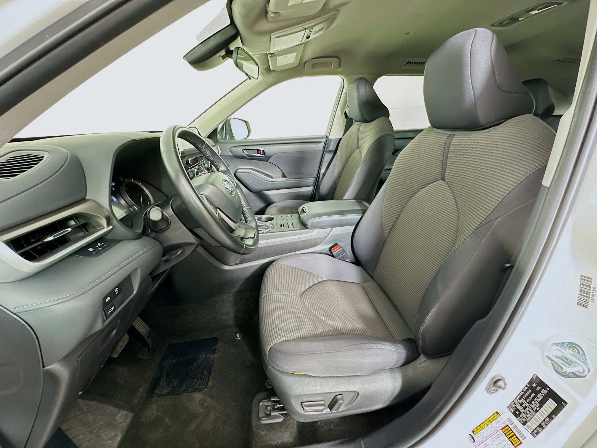 Used 2024 Toyota Highlander LE image 13